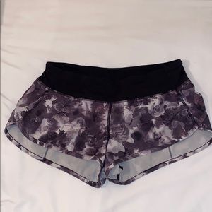 Lululemon Speed Up Shorts 2.5’